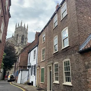Holiday home 7 Precentor's Court, York